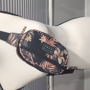 Billabong fanny pack, never worn, pink and black